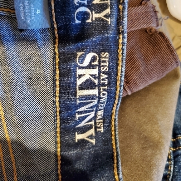💥 NEW YORK & COMPANY SKINNY JEANS - Picture 5 of 5